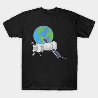 Soyuz Spacecraft in Space T-Shirt